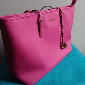 Michael Kors Large Jet Set Travel Tote.